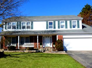 110 Tall Trees Dr, Barrington, IL 60010