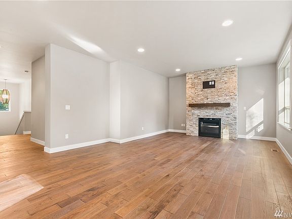 5th image of 14217 46th Ave NW