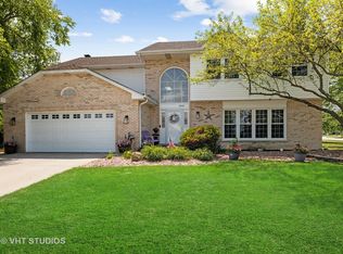 10001 Derby Ln, Mokena, IL 60448