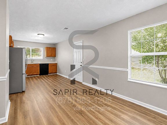 5th image of 105 Inverness Trce