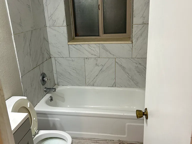 2032 Friendship Pl #2 — Photo 3