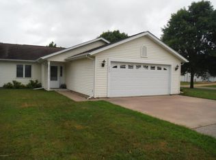 235 W Winona Ave, Kellogg, MN 55945