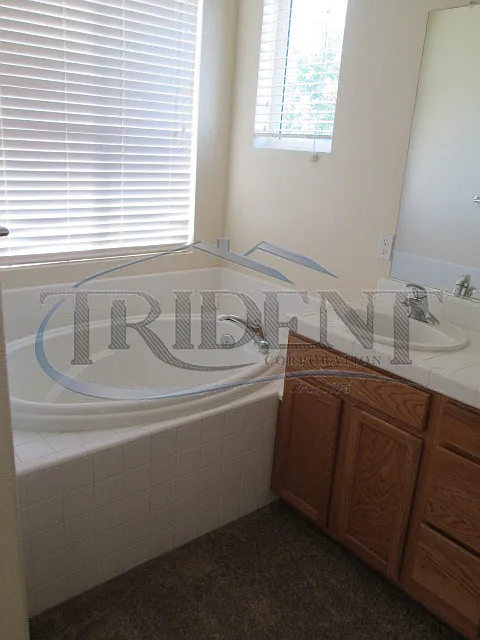 4 bed, 2169 sqft, $2,500 — Photo 4