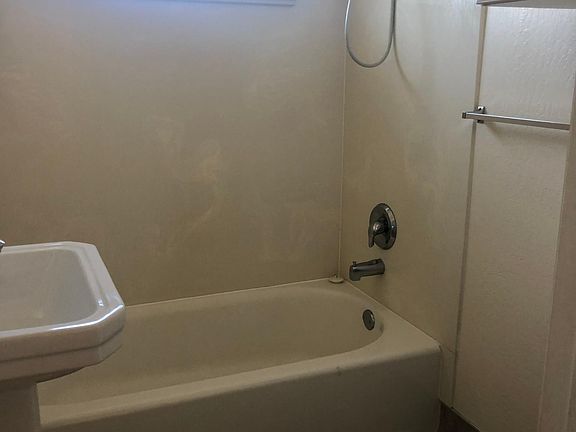 2nd image of 320 44th St