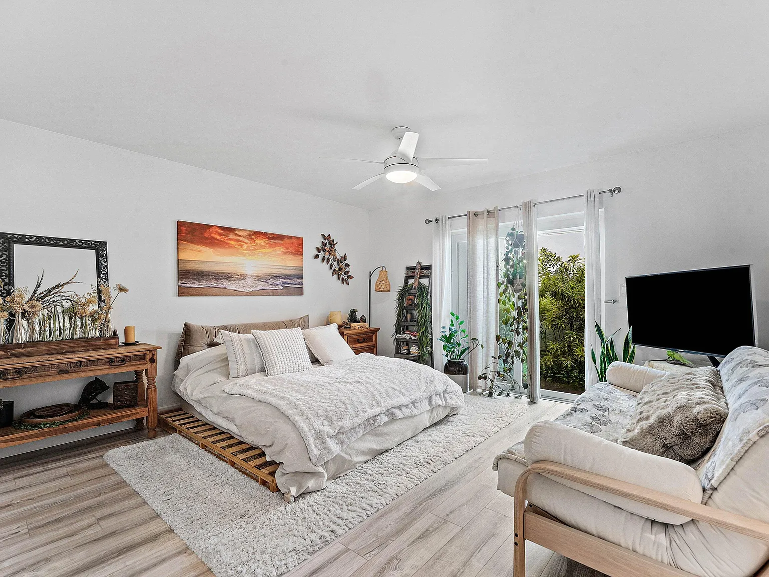 2 bed, 2.0 bath, 1578 sqft, $4,200 — Photo 3