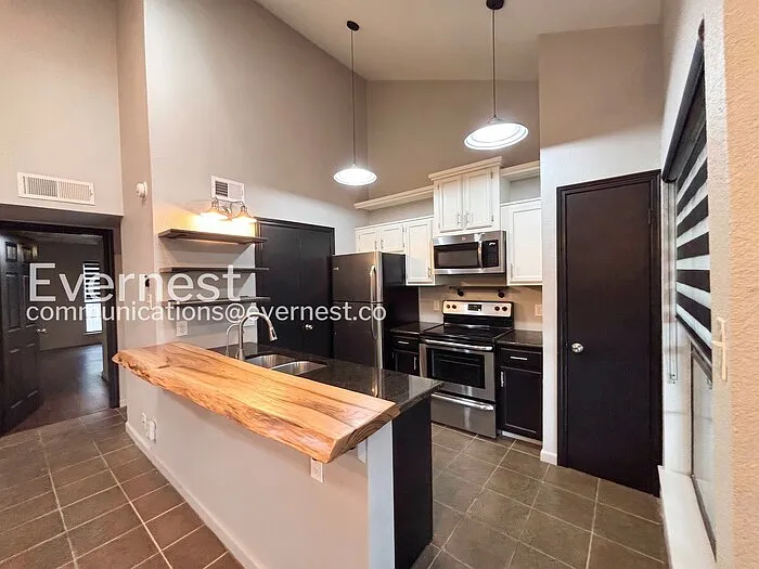 1 bed, 1.0 bath, 701 sqft, $1,295 — Photo 4