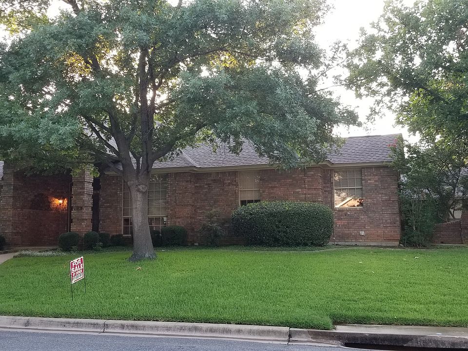 Large corner lot