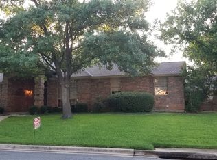 6720 Rolling Hills Dr, North Richland Hills, TX 76182