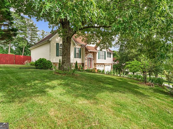 3rd image of 391 Wildwood Cir SE