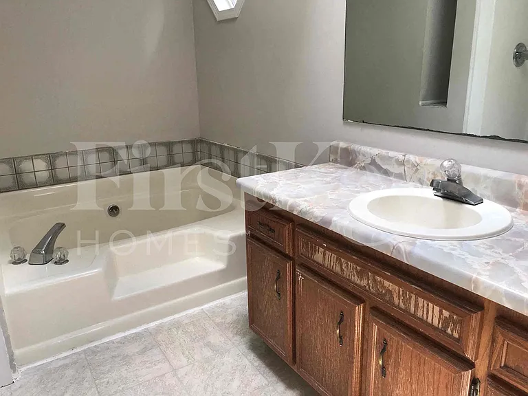 1201 Creekwood Cv — Photo 9