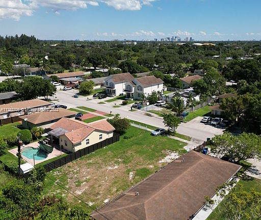 5th image of 1785 SW 44th Ter #1-2