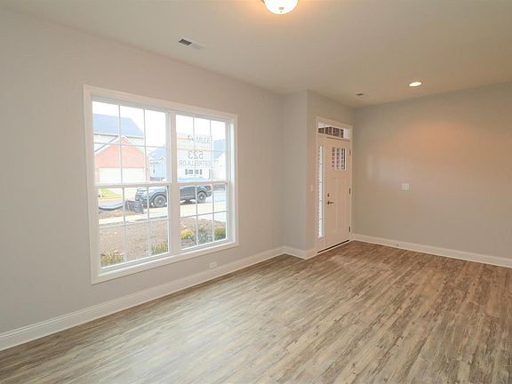 3rd image of 523 Estrella Dr