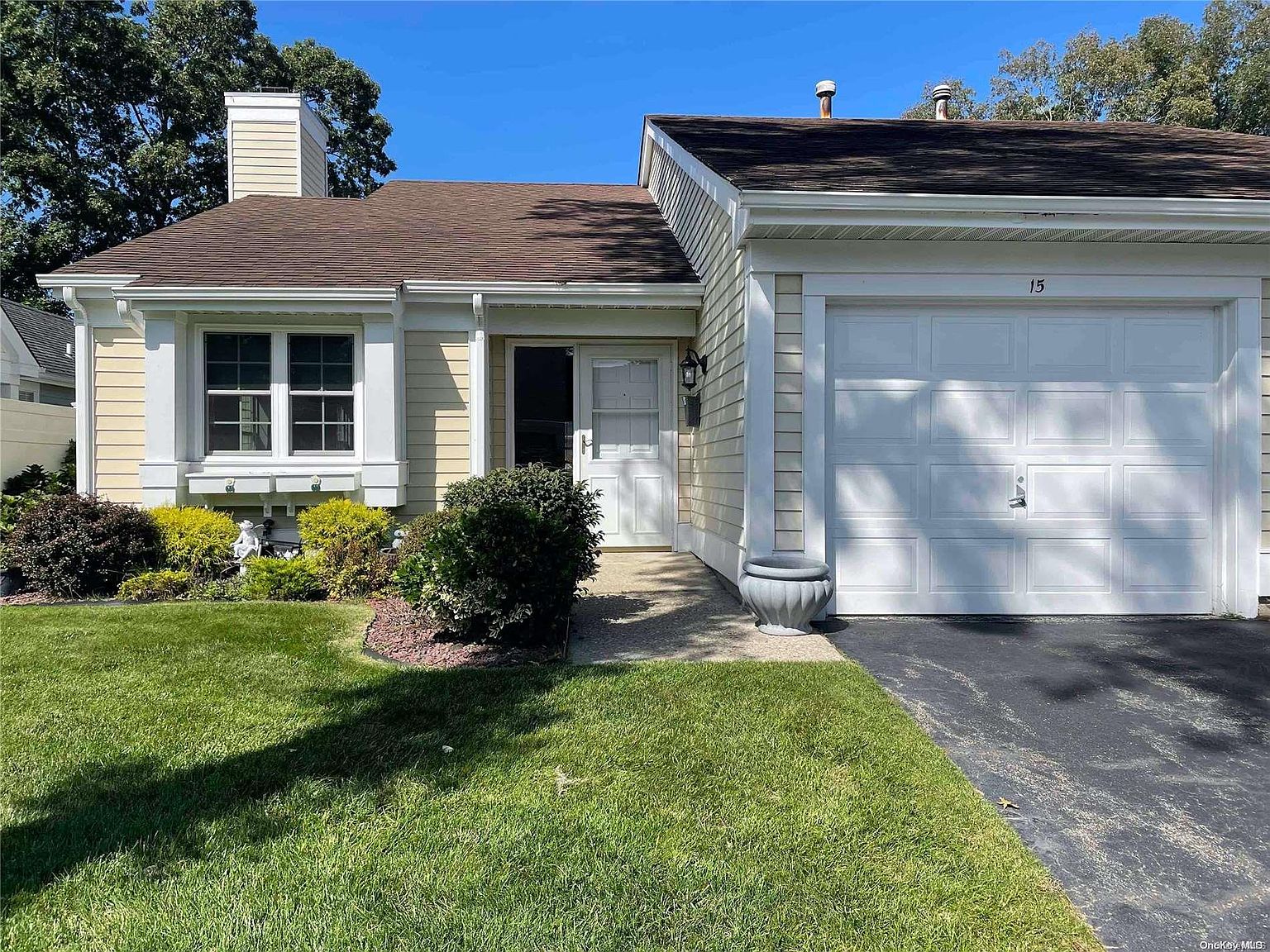 15 Milleridge Ct #15, Ridge, NY 11961 | Zillow