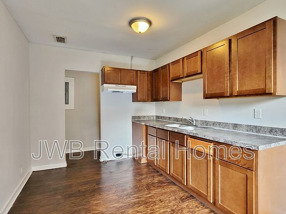 3rd image of 2927 W 1st St