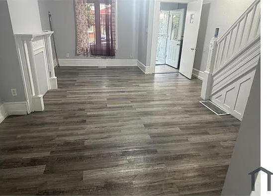 4 bed, $2,400 — Photo 2