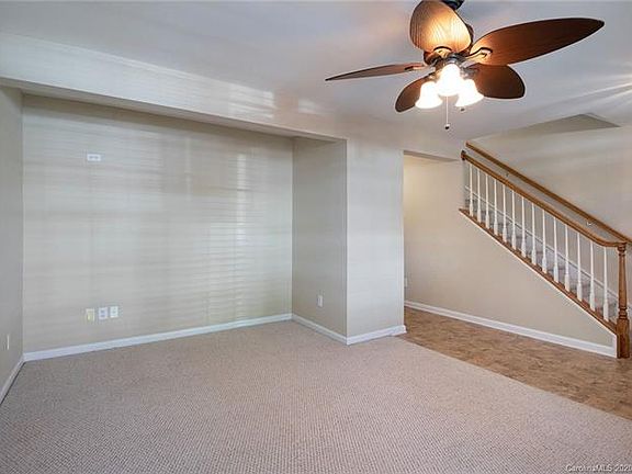 4th image of 9642 Blossom Hill Dr