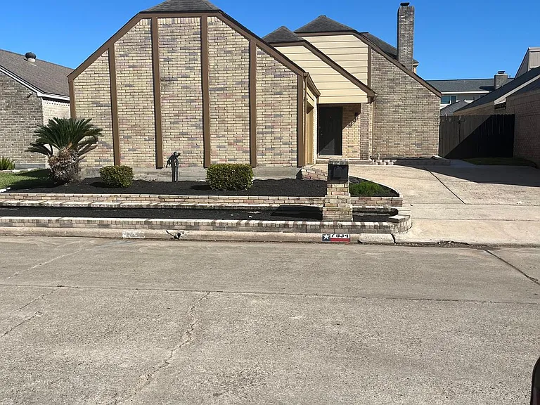 7834 Oakington Dr — Photo 1