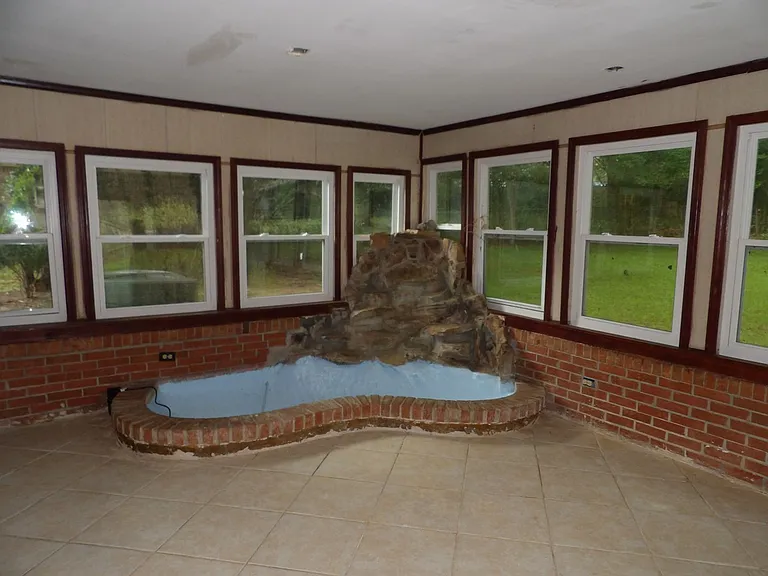 220 Yellowleaf Dr — Photo 8