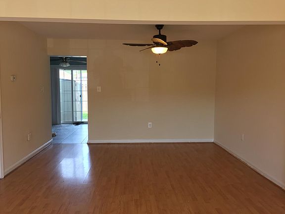 3rd image of 4789 S Park Ct