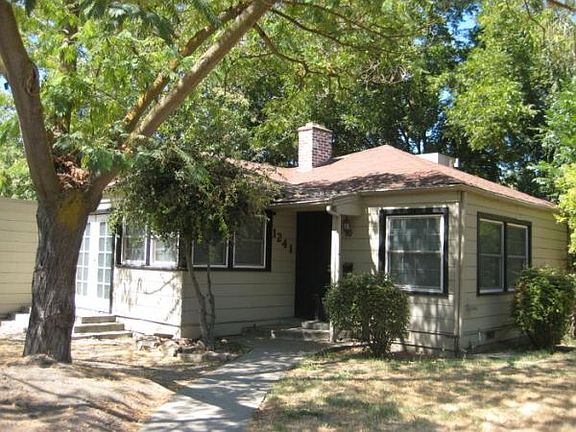 3rd image of 1241 Carlton Ave