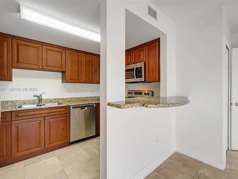 101 Sidonia Ave #404 — Photo 17