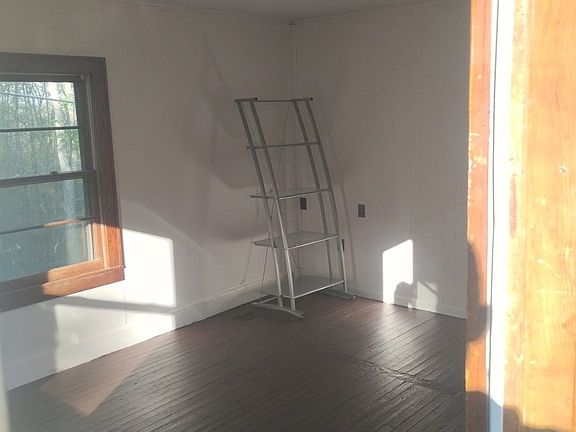 3rd image of 181 Newberry Rdg