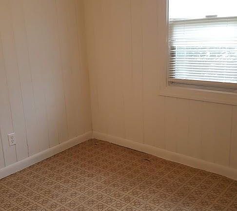 3rd image of 120 L St SE