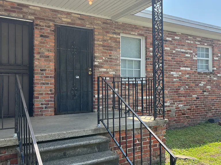 704 Hopkins St — Photo 7