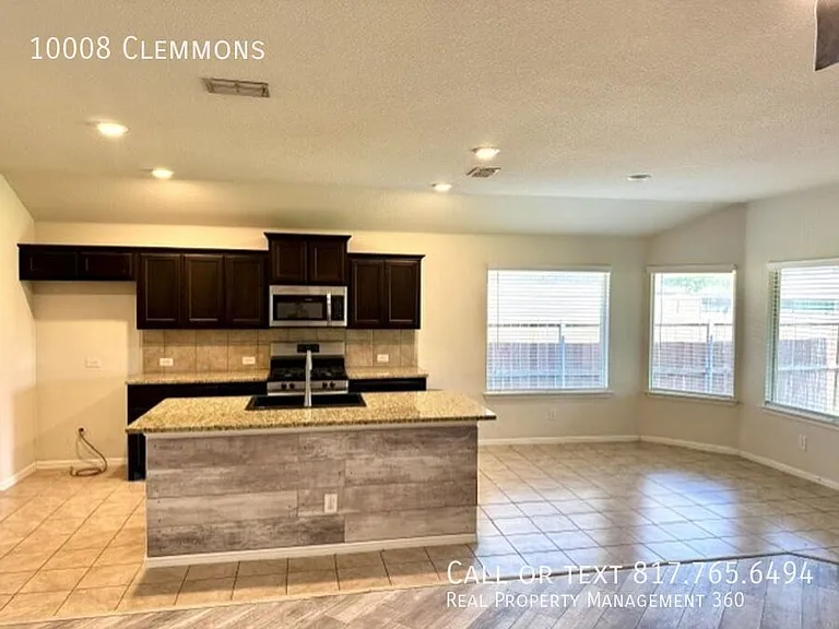 10008 Clemmons Rd — Photo 3