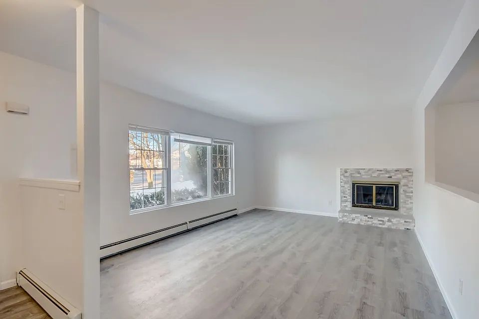 1st image of 553 Rosevale Ave