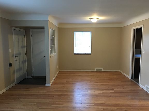 Entrace & dining area