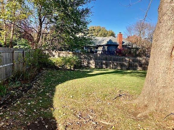 5th image of 10529 King St