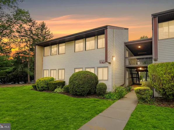 2 Avon Dr E, Hightstown, NJ 08520