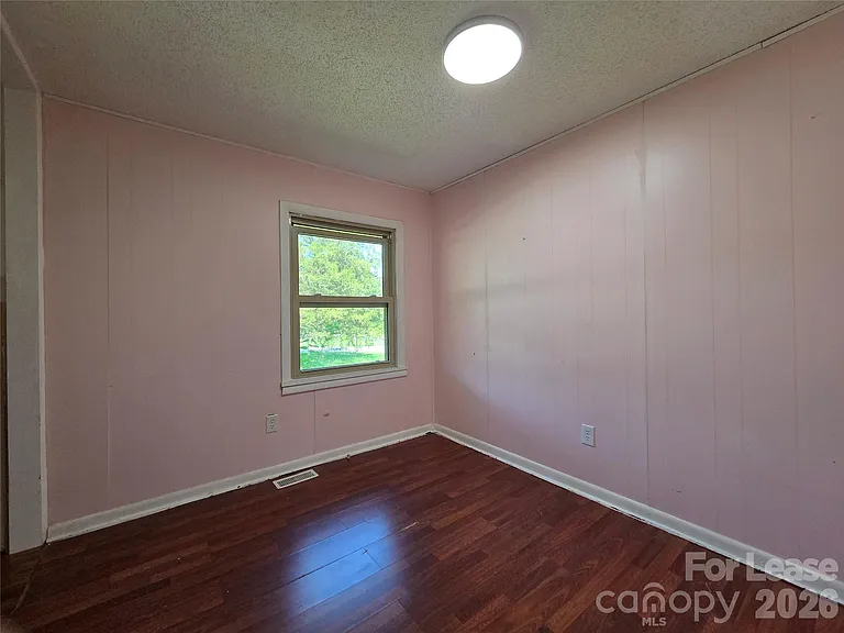 117 Oakview Dr — Photo 8