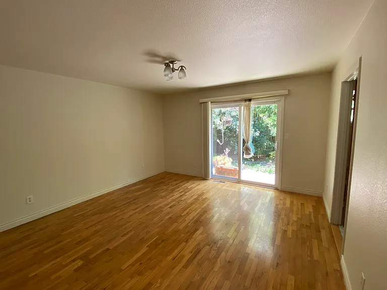 1260 Susan Ln — Photo 8