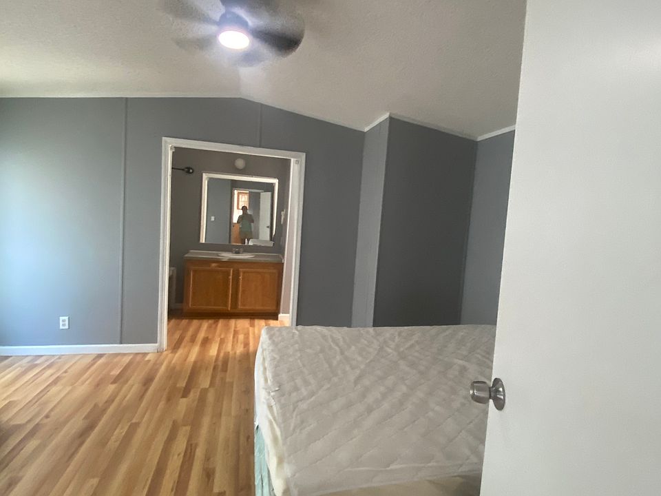 1st image of 324 Willett Ln
