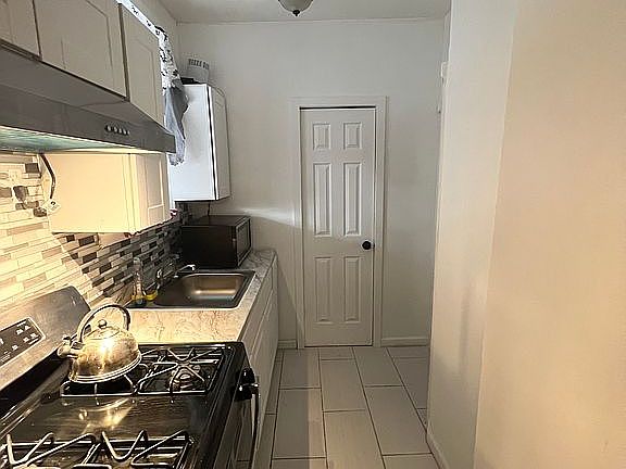 2nd image of 3065 Williamsbridge Rd