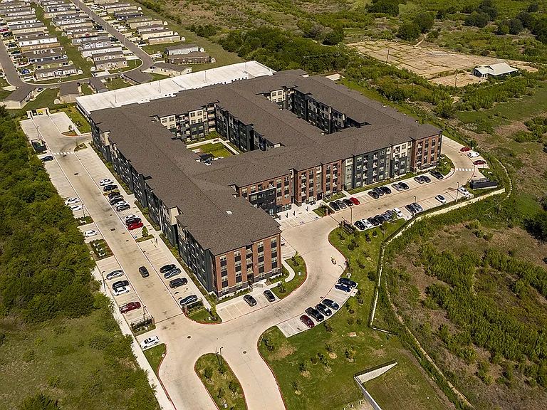 Residences at Decker — Photo 9