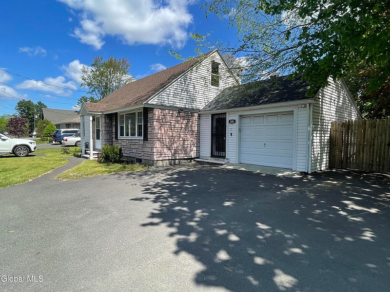 3rd image of 3881 Carman Road