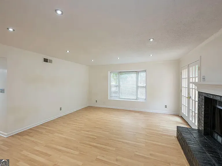 9070 Cobbler Ct — Photo 10