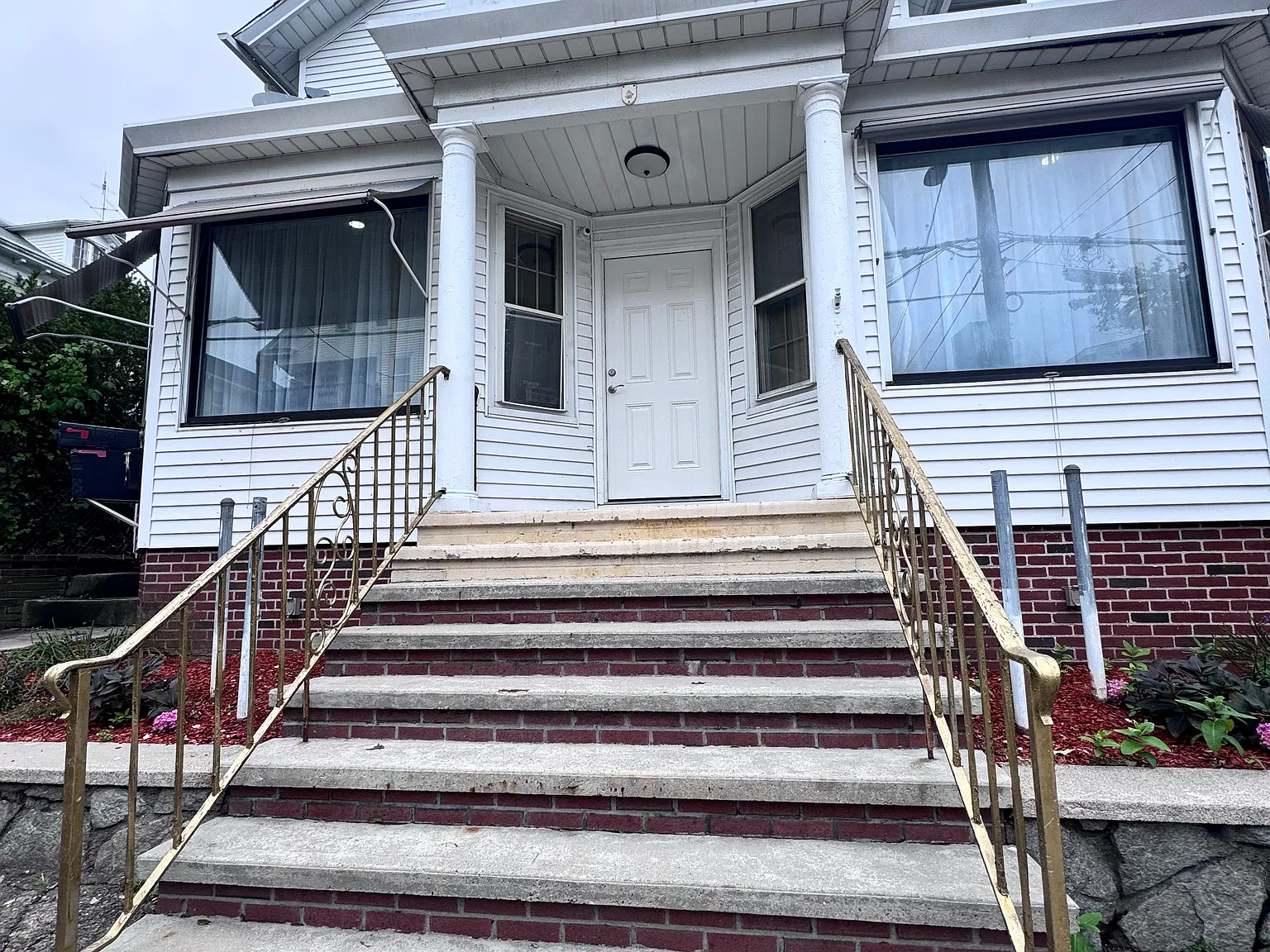 4 bed, 1279 sqft, $2,900 — Photo 1