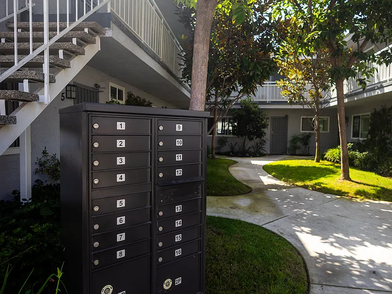 Huntington Knolls Apartment Home — Photo 17