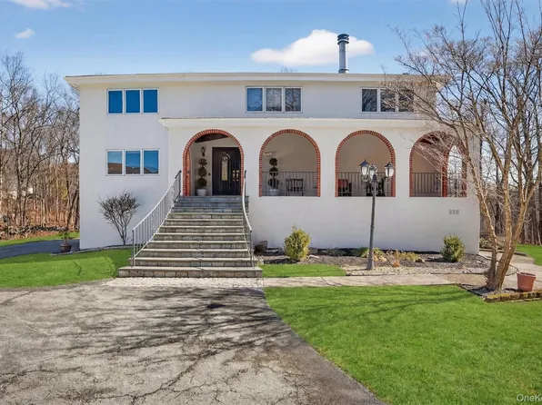 7 Fairgreen Court, Cortlandt Manor, NY 10567