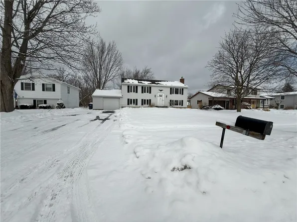 40 Doerun Dr, Rochester, NY 14626