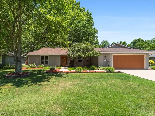 9893 Plum Brook Ln, Strongsville, OH 44149