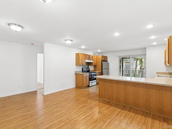 4th image of 415 1st St