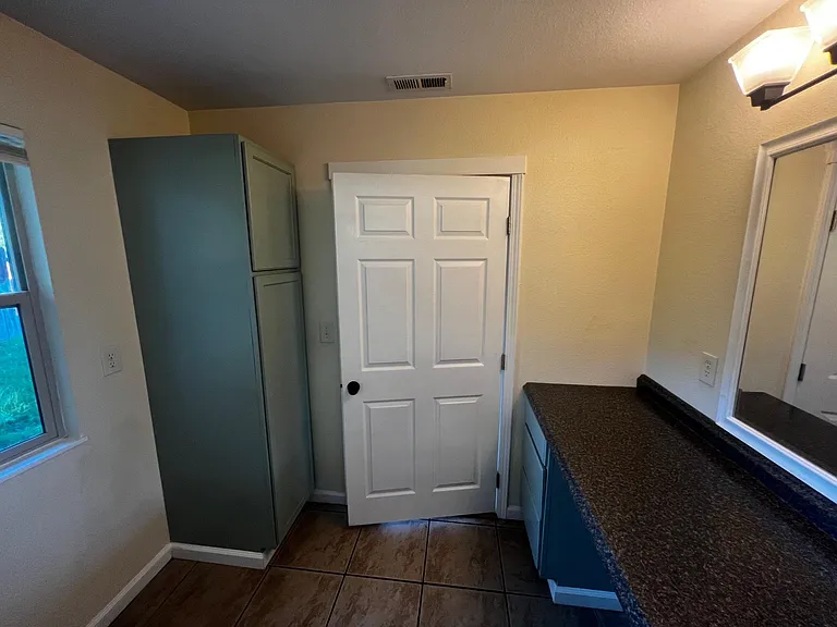 786 Portal Dr — Photo 6