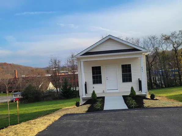 695 Liberty St, Christiansburg, VA 24073