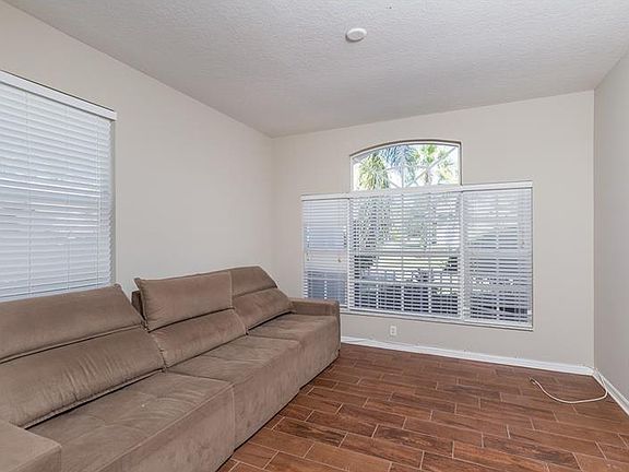 4th image of 10419 Canary Isle Dr