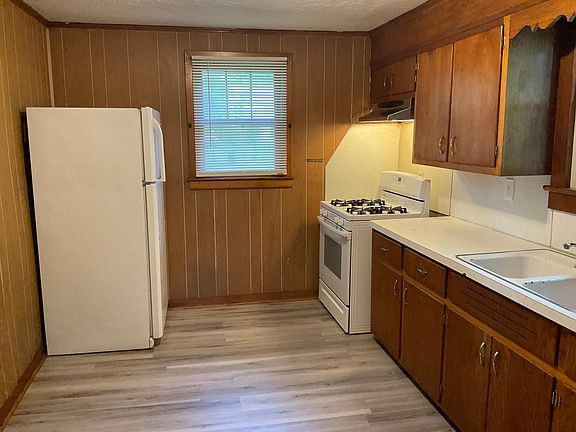 5th image of 420 Burkett St